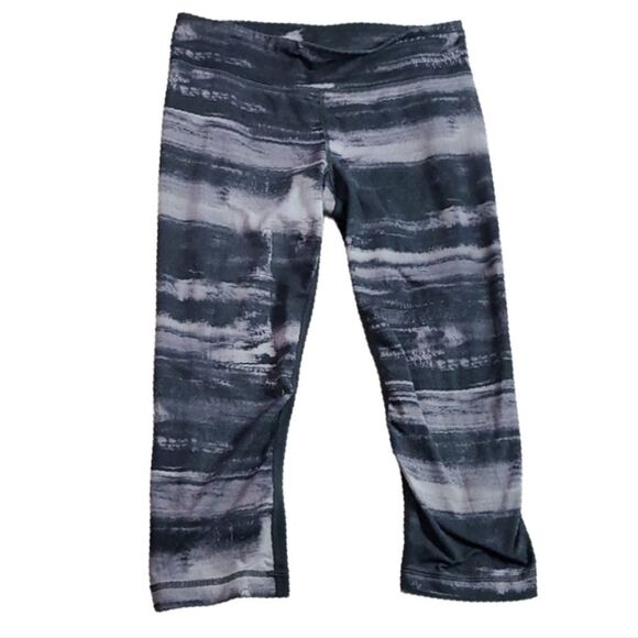 Under Armour Perfect Print Capri Tights Smoke Grey All Season Gear Running 8/10 - Picture 1 of 9